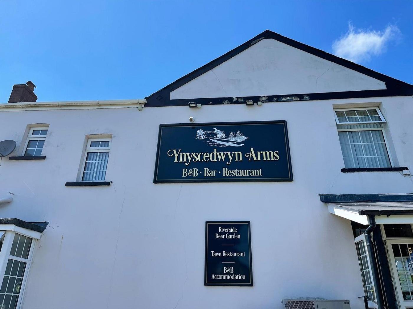 Ynyscedwyn Arms Otel Ystradgynlais Dış mekan fotoğraf